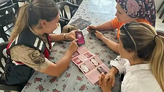 Jandarmadan 2023 yılında binlerce vatandaşa KADES bilgilendirmesi