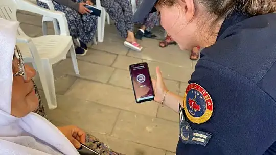 Jandarmadan 2023 yılında binlerce vatandaşa KADES bilgilendirmesi