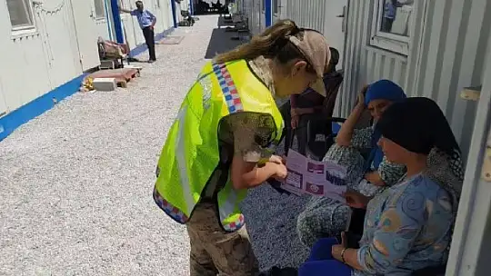 Jandarmadan 2023 yılında binlerce vatandaşa KADES bilgilendirmesi