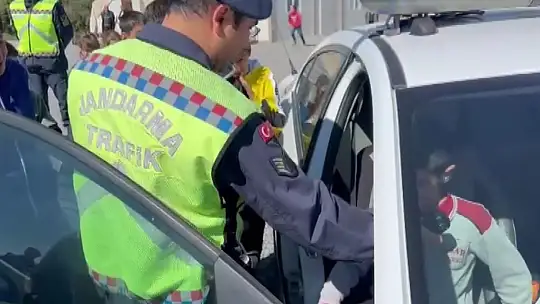 Jandarmadan depremzede çocuklara trafik eğitimi