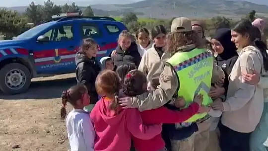 Jandarmadan depremzede çocuklara trafik eğitimi
