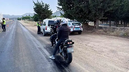 Jandarmadan motosiklet sürücülerine denetim