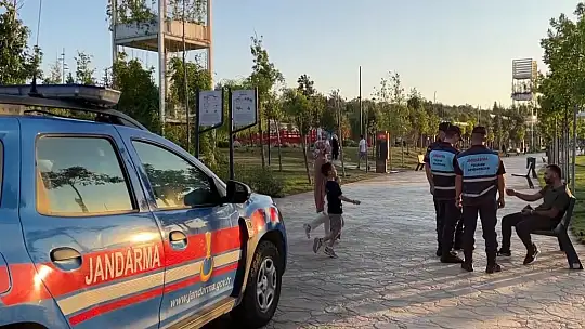 Jandarmadan parklarda dron destekli yaya devriye faaliyeti