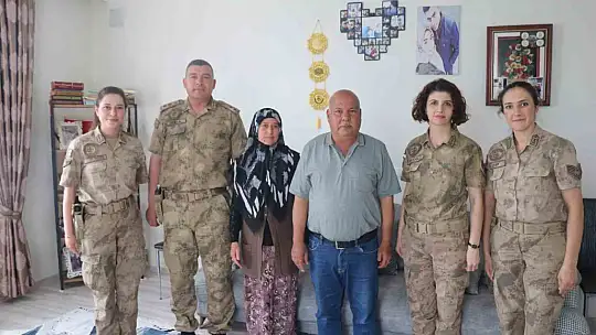 Jandarmadan şehit anneleri ve eşlerine 'Anneler Günü' sürprizi