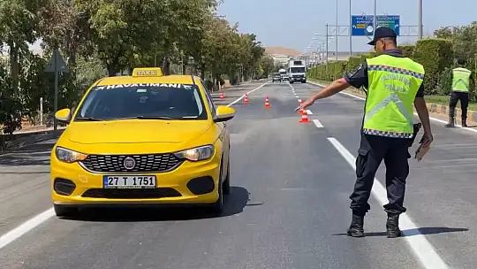 Jandarmadan ticari taksilerde emniyet kemeri denetimi