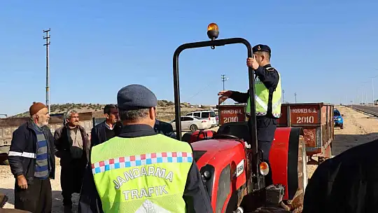 Jandarmadan traktör sürücülerine trafik güvenliği eğitimi