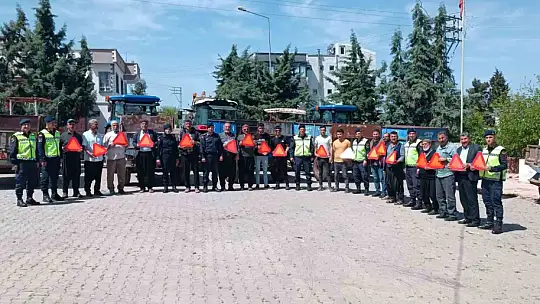 Jandarmadan traktör sürücülerine trafik güvenliği eğitimi