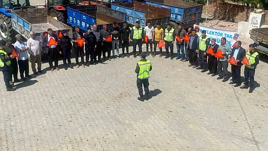 Jandarmadan traktör sürücülerine trafik güvenliği eğitimi