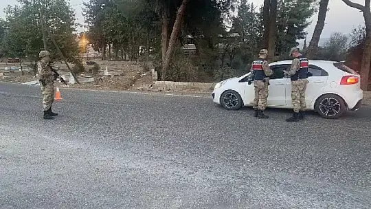Jandarmanın 3 aylık uygulamalarında aranan 3 bin 458 kişi yakalandı