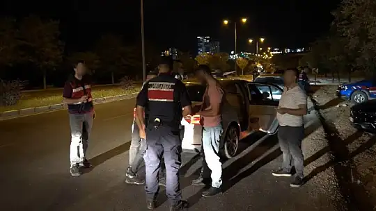 Jandarmanın huzur güven uygulamasında aranan 24 şahıs yakalandı