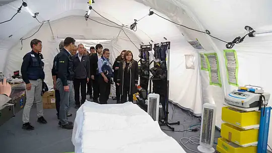Japon Dışişleri Bakan Yardımcısı, sahra hastanesini ziyaret etti