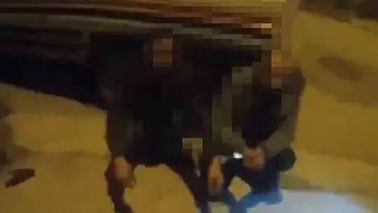Kablo hırsızları mahalle bekçilerine yakalandı