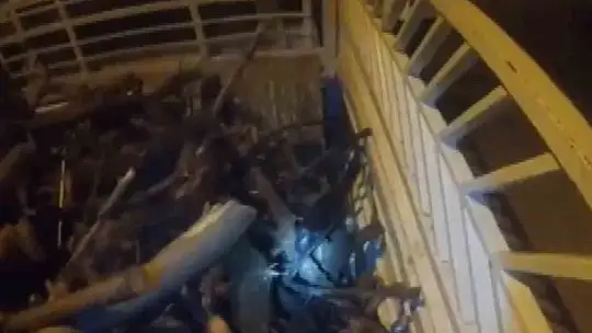 Kablo hırsızları mahalle bekçilerine yakalandı