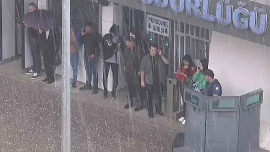 Kaçacak delik aradılar