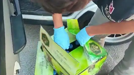 Kaçak çay kolisinde sahte alkol sevkiyatına polis darbesi