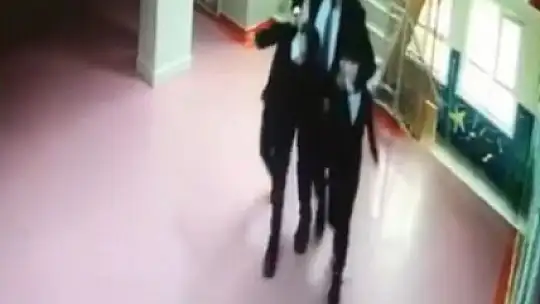 Kadıköy'de okul müdürünün öğrencilere şiddet uyguladığı anlar kamerada