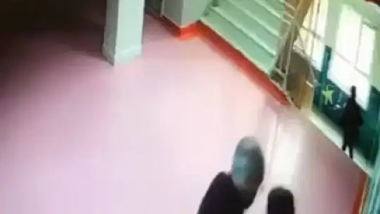 Kadıköy'de okul müdürünün öğrencilere şiddet uyguladığı anlar kamerada