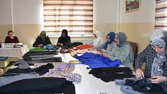 Kadınlar kendi diktikleri eşofmanları giyip koştular