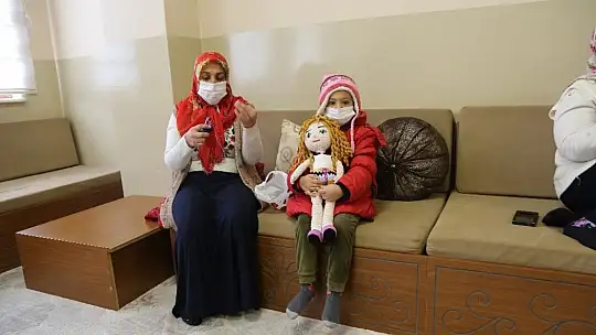 Kadınlar kurslarda hem eğleniyor hem de öğreniyor