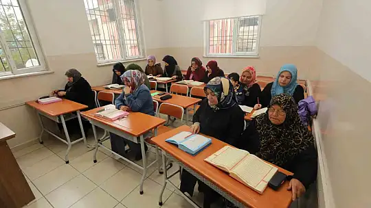 Kadınlara, depremin olumsuz etkilerini unutturan kurslar