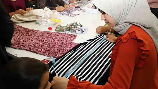 Kadınlardan giyim kursuna yoğun talep