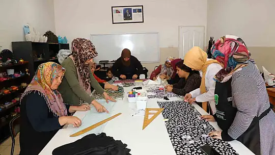 Kadınlardan giyim kursuna yoğun talep