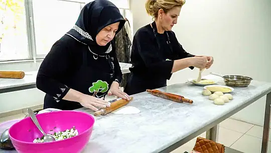 Kadınlardan pastacılık kursuna yoğun ilgi