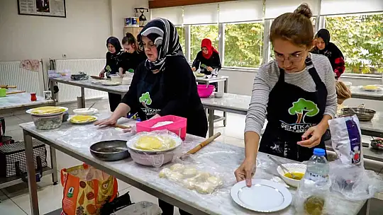 Kadınlardan pastacılık kursuna yoğun ilgi
