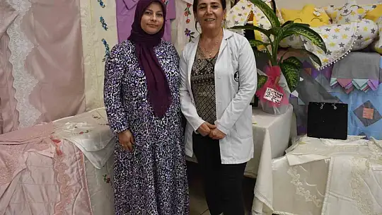 Kadınların el emeğiyle ürettikleri çeyizlik eşyalar sergilendi