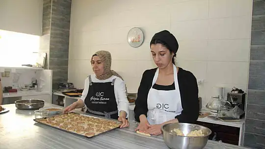 Kadınların köy kahkesi mesaisi