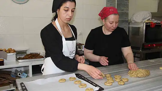 Kadınların köy kahkesi mesaisi