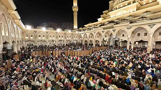 Kadir Gecesi'nde Şahinbey Millet Cami doldu taştı