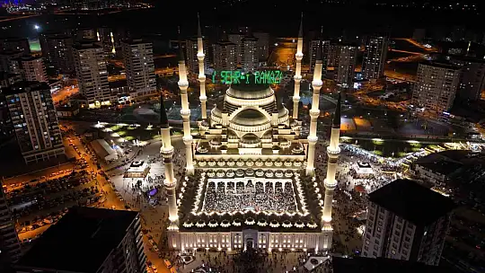 Kadir Gecesi'nde Şahinbey Millet Cami doldu taştı