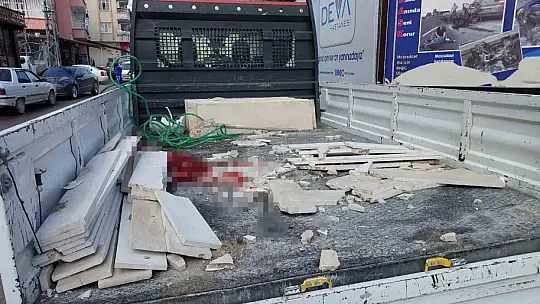 Kafasına mini inşaat vinci düşen işçi kurtarılamadı