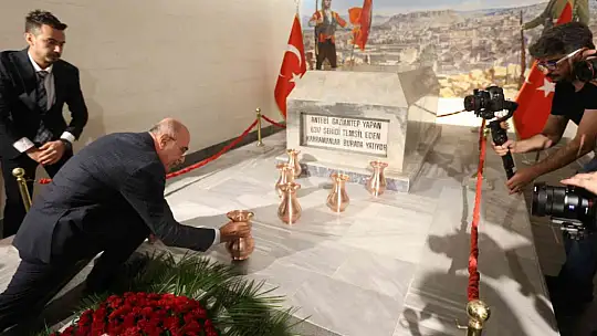 Kahramanların ayak bastığı topraklar şehitliğe bırakıldı