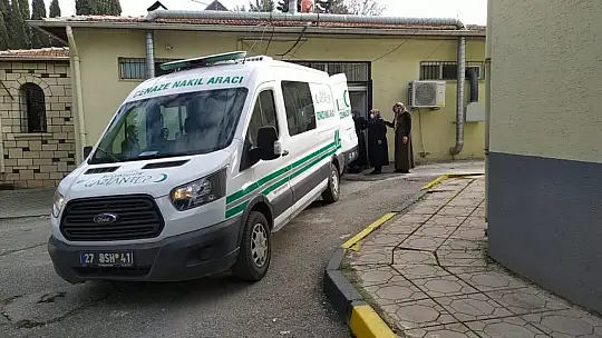Kaldırımda yürürken aracın çarptığı 4 çocuk babası öldü