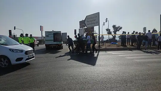 Kamyon ile motosikletin çarpış: 1 ölü