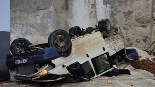Kamyonet 30 metre yükseklikten okul bahçesine uçtu, faciadan dönüldü