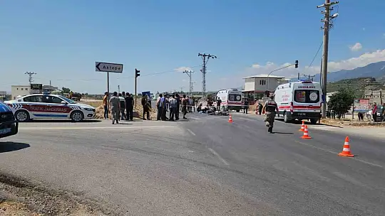 Kamyonetle çarpışan motosikletteki 2 kişi öldü