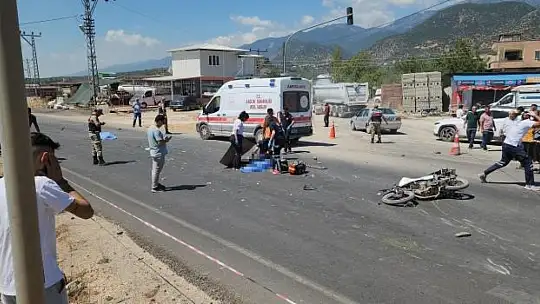 Kamyonetle çarpışan motosikletteki 2 kişi öldü