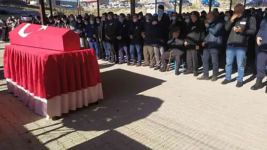 Kansere yenik düşen terör gazisi son yolculuğuna uğurlandı