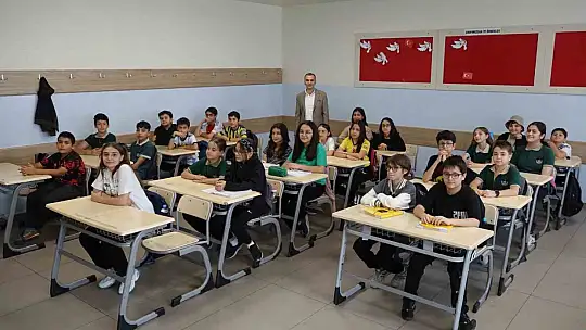 Kanseri yenen öğretmene öğrencilerden coşkulu karşılama