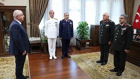 Kara Kuvvetleri Komutanlığında devir-teslim töreni