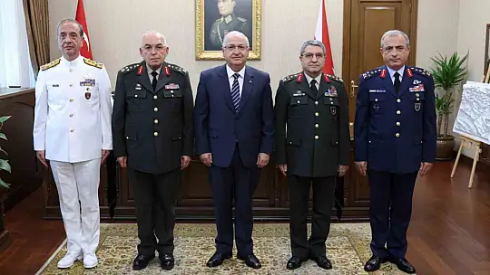 Kara Kuvvetleri Komutanlığında devir-teslim töreni