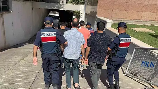 Kara para aklayan çeteye darbe: 2 milyon 336 bin dolar ele geçirildi