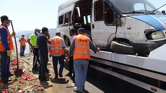 Kara yolu karpuz tarlasına döndü