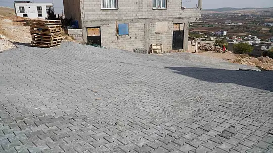 Karahöyük'teki yeni yollar kilitli parke taşı ile döşeniyor