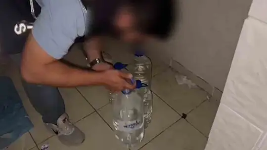 Kargo paketinden 80 litre sahte alkol çıktı