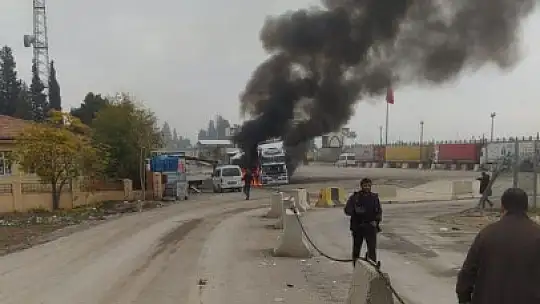 Karkamış'a 7 roket düştü
