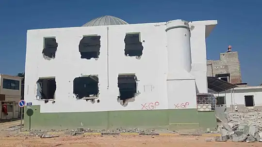 Karkamış'ta ağır hasar alan cami yıkıldı